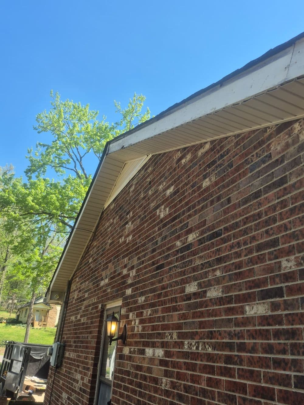 Gutter Replacement Done Right on a Memphis Brick Home