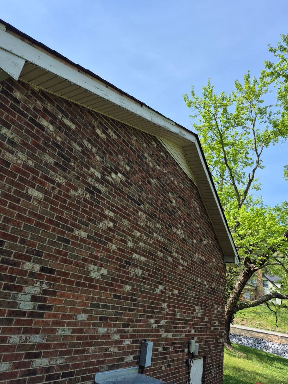 Gutter Replacement Done Right on a Memphis Brick Home